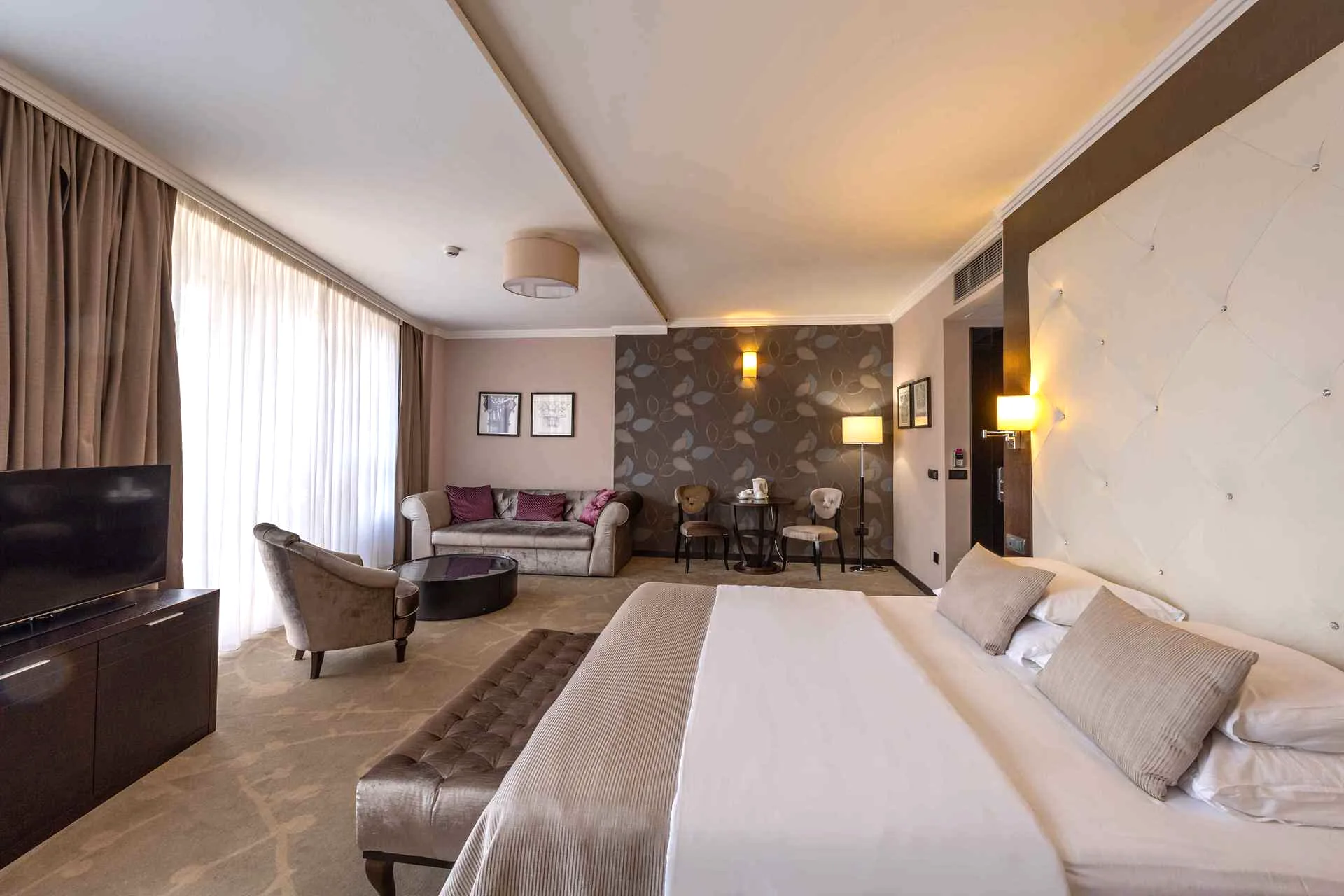 Deluxe Double Room 8